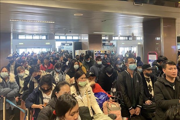 Two more flights carrying Vietnamese fleeing Ukraine to arrive in Hanoi this week